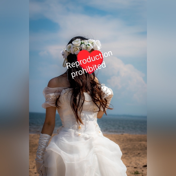 Wedding dress - Picture 2 of 9